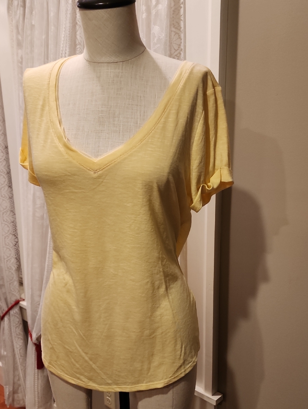White House Black Market Pale Yellow V-Neck Short Sleeve Tee
